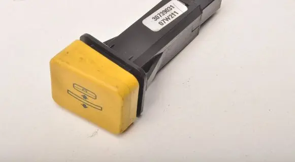Volvo C70 Tailgate/boot open switch button 30739031