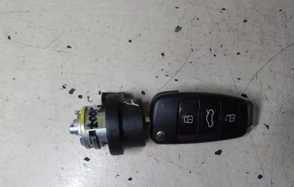 Audi A4 S4 B7 8E 8H Ignition lock 8E0837220Q