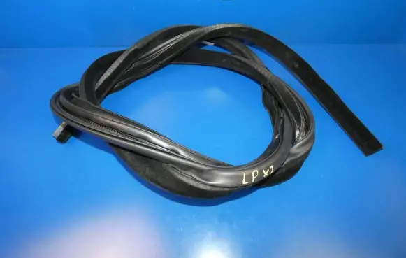 Jaguar XJ X351 Front door rubber seal