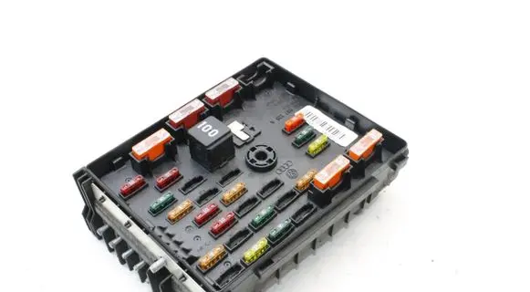 Volkswagen PASSAT CC Fuse module 3C0937125A