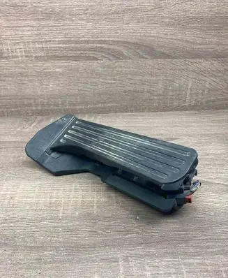 Volkswagen PASSAT B6 Accelerator throttle pedal 1K2721503M 6PV008745 USED