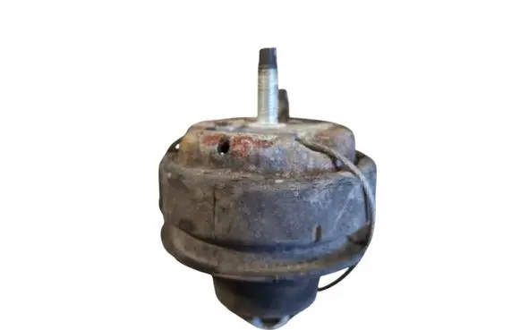 Volvo XC90 Engine mount bracket 8683936
