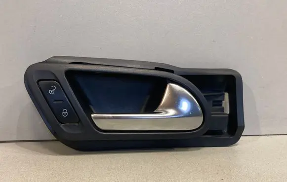 Volkswagen Tiguan Front door interior handle 5N0837198