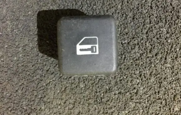 BMW 5 E39 Electric window control switch 8360828