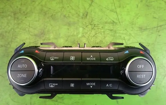 Infiniti Q30 Climate control unit A0919011101