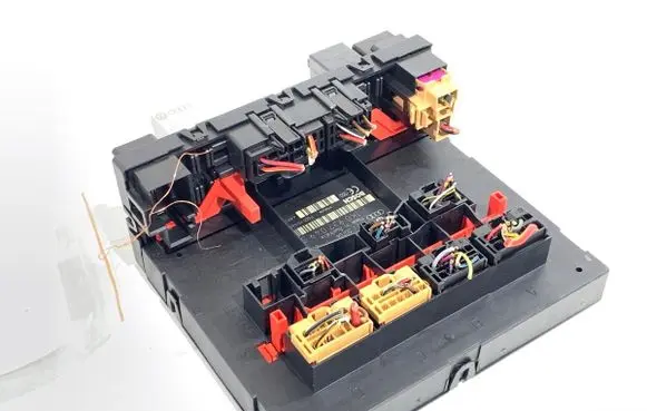 Volkswagen Golf V Other control units/modules 1K0937049S