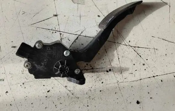 Subaru Legacy Accelerator throttle pedal 36010AL090 1988001140 10S2L000331