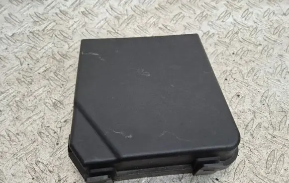 Nissan Qashqai Fuse box cover 