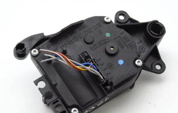 Audi A3 S3 8L Air flap motor/actuator 1J1907511A 6NN007692-00 6NN00769200
