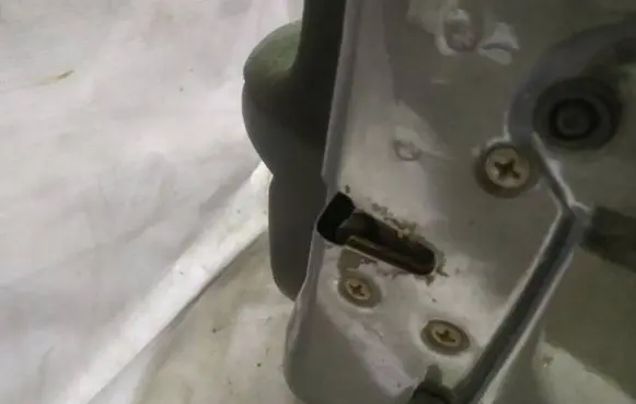 Nissan Primera Front door lock