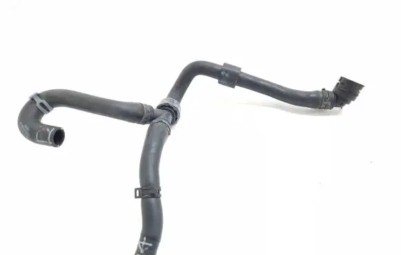 Volkswagen PASSAT B8 Engine coolant pipe/hose