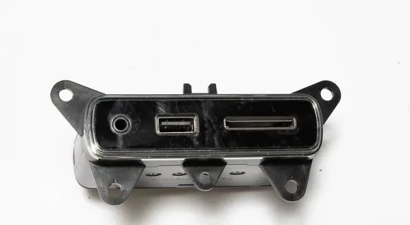 Jeep Grand Cherokee USB socket connector 68258696AA