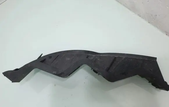 Front bumper mounting bracket