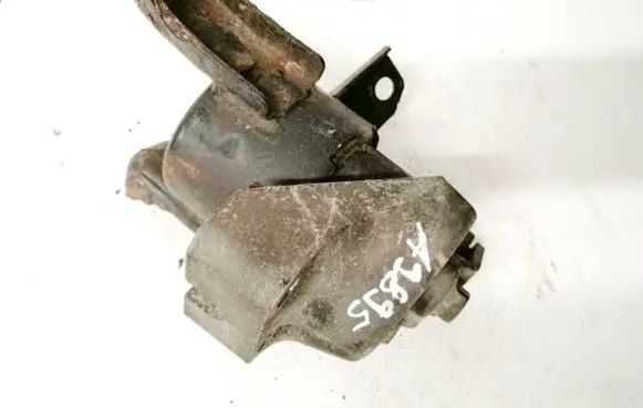 Mazda 6 Engine mount bracket