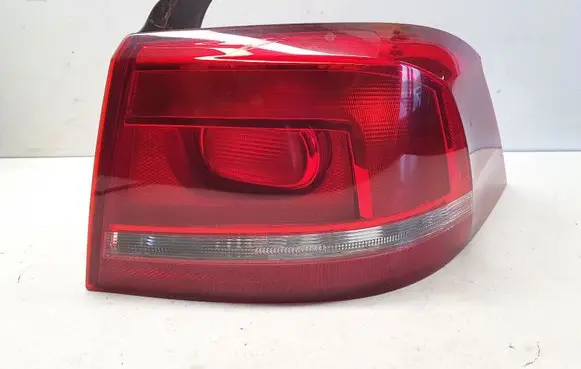 Volkswagen PASSAT B7 Rear/tail lights 3AE945096F nr9408