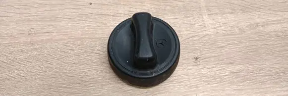 Mercedes-Benz C W202 Fuel tank filler cap 1404700005