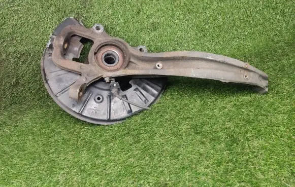 Audi Q7 4L Front wheel hub spindle knuckle 7L0407258A
