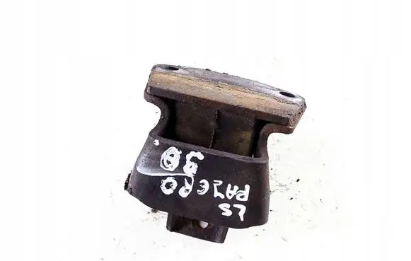 Mitsubishi Pajero Engine mount bracket