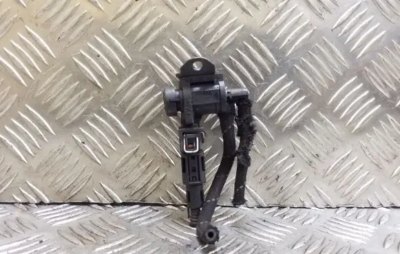 Volkswagen Golf IV Turbo solenoid valve 1J0906283A