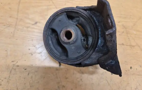 Hyundai Sonata Engine mount bracket 219113K800 DRTNR