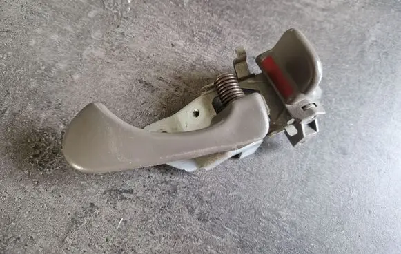 Mitsubishi Pajero Sport I Rear door interior handle