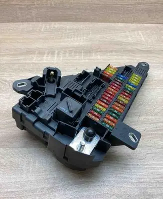 BMW 5 E60 E61 Fuse module 9138830 913883001