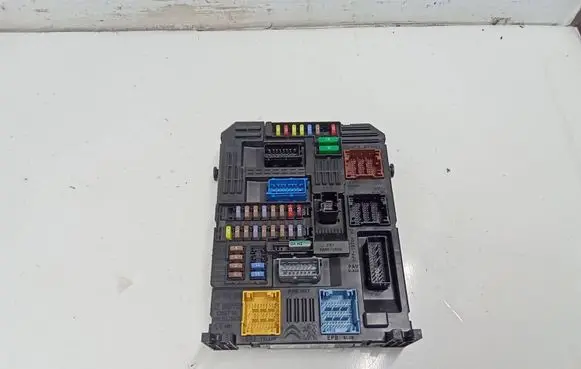 Citroen C4 II Picasso Fuse box set 9819851480