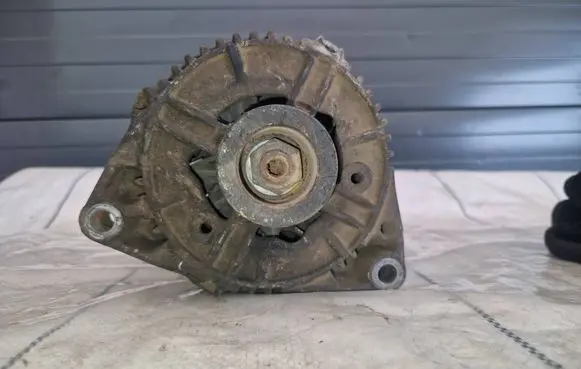 Opel Frontera B Generator/alternator 90506202