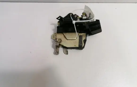 BMW 5 E39 Coupe door lock (next to the handle) 8168893