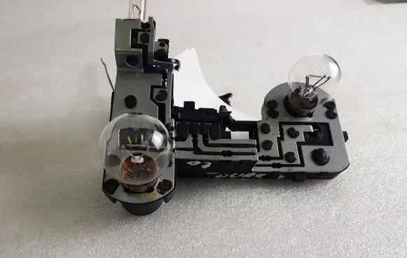 Volkswagen Touareg I Tail light bulb cover holder 7L6945259 282621