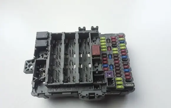 Honda CR-V Fuse module T1EE711