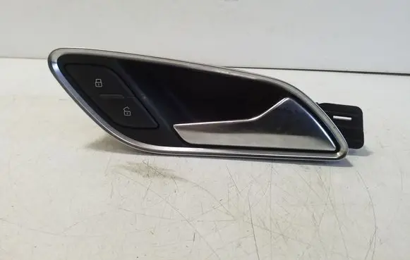 Audi Q3 8U Front door interior handle 8U2837020A
