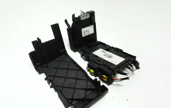 Peugeot 308 Fuse module 28236841 28257533 01787513