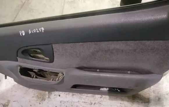 Toyota Yaris Verso Front door card panel trim
