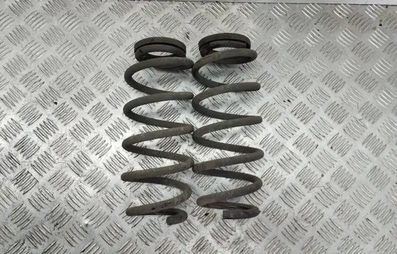 Toyota Avensis T270 Rear coil spring