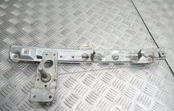 Rear door manual window regulator