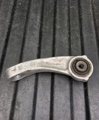 Mercedes-Benz E W213 Front anti-roll bar/stabilizer link A2053230717