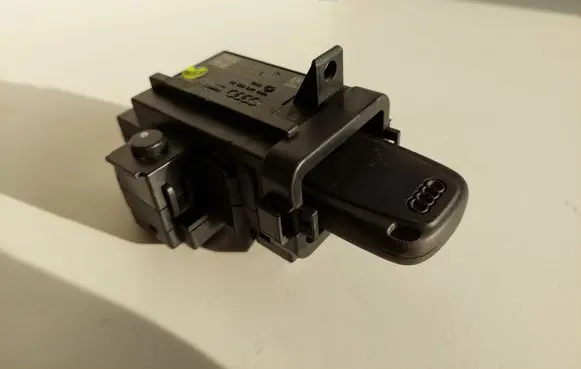 Audi A5 8T 8F Ignition lock 8K0909131B