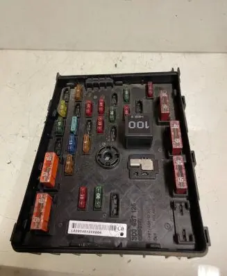 Volkswagen PASSAT B6 Fuse module 3C0937125 63592777