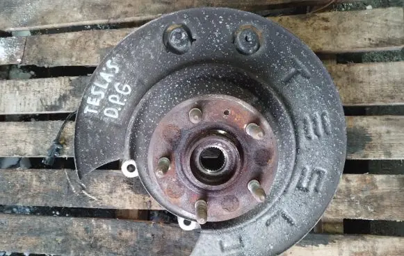 Tesla Model S Rear wheel hub
