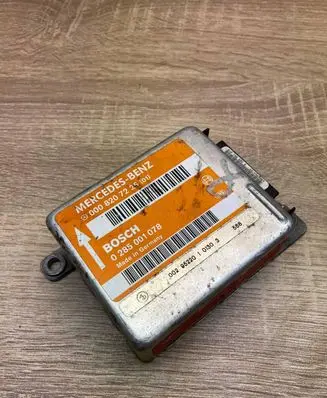 Mercedes-Benz E W124 Airbag control unit/module 0008207226 0285001078