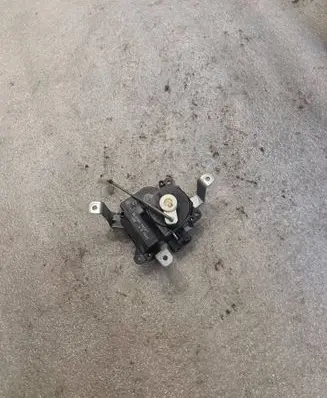 Mitsubishi Pajero Air flap motor/actuator 0637007040