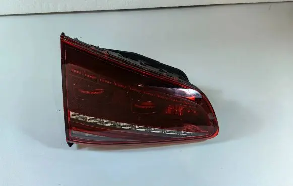 Tailgate rear/tail lights