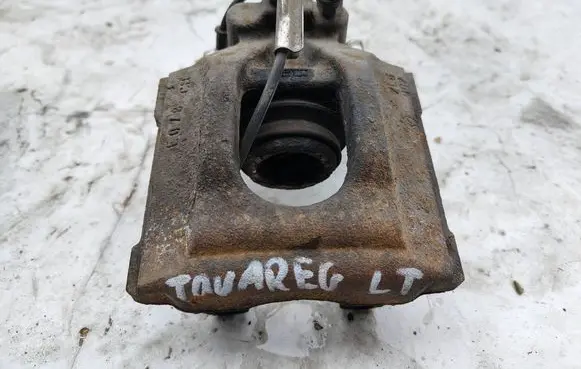 Volkswagen Touareg I Rear brake caliper