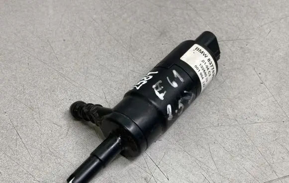 BMW 5 E60 E61 Headlight washer pump 8377430