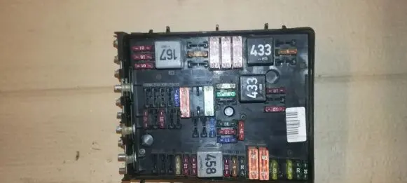 Volkswagen Golf V Fuse box set 1K0937124J