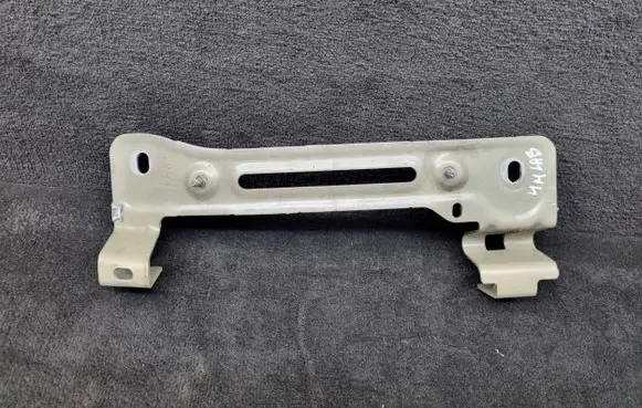 Audi Q7 4M Fender mounting bracket 4M0821432