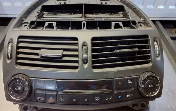 Mercedes-Benz E W211 Climate control unit 2118300685 00122903