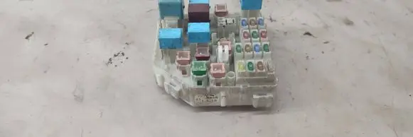 Toyota RAV 4 (XA20) Fuse module 2076 5A18