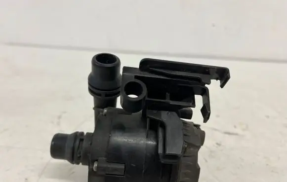 BMW 5 G30 G31 Electric auxiliary coolant/water pump 8638237 863823703 0392024063